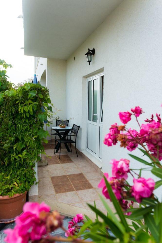 סגט ווראנייצה Apartments Mare - 30 M From Pebble Beach מראה חיצוני תמונה